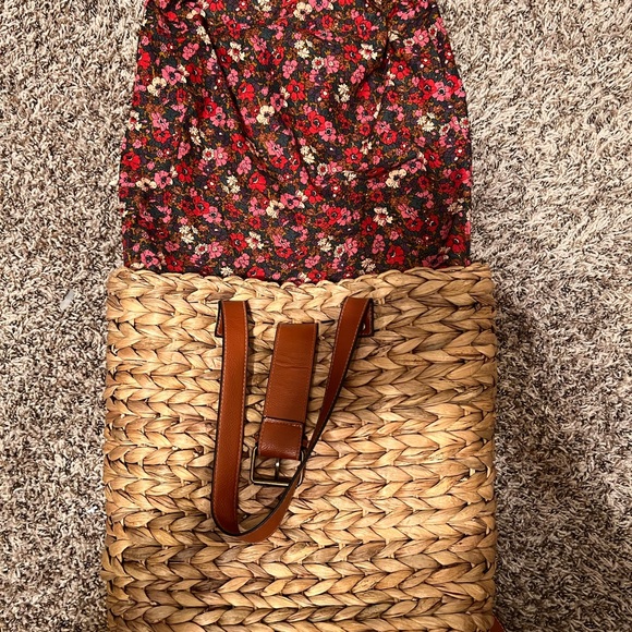 Natural Life Tan Woven Tote Bag/Back Pack - Picture 3 of 3